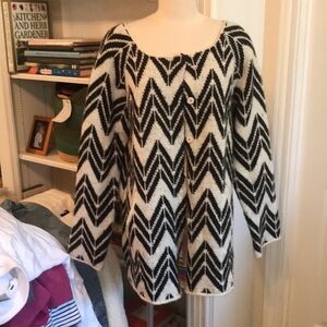 JOA black & white chevron sweater 🤍🖤